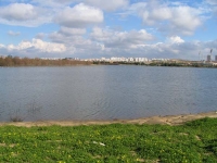 Озеро возле Лунопарка в Ришене