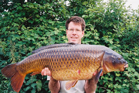 monster_43_pound_common_carp_caught_on_homemade_baits_uk_2005.jpg